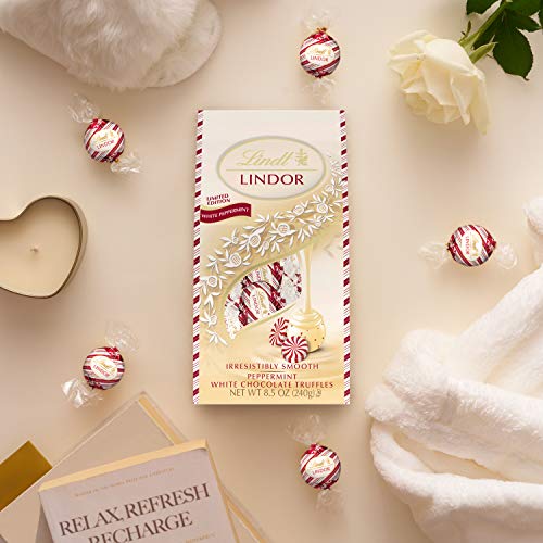 Lindt LINDOR Slavljenički paket s tartufima od bijele čokolade s metvicom i odlicno 19,0 oz (2021)